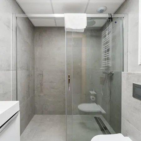 Glowny Cozy By Bookinghost